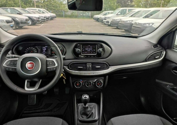 Fiat Tipo cena 52900 przebieg: 51765, rok produkcji 2019 z Karpacz małe 379